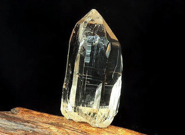 希少原石<br>ガネッシュヒマールクリスタル水晶のポイント<br>ネパール・ヒンドゥン区域