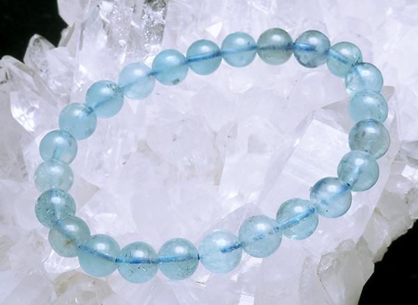 <img class='new_mark_img1' src='https://img.shop-pro.jp/img/new/icons1.gif' style='border:none;display:inline;margin:0px;padding:0px;width:auto;' />高品質ブレスレット!!お買い得!!<BR>サンタマリアアクアマリン3A+ ラウンド-ブレスレット7.5mm(24粒)腕回り:約16cm<BR>ブラジル ミナスジェライス州