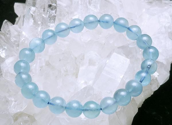 <img class='new_mark_img1' src='https://img.shop-pro.jp/img/new/icons1.gif' style='border:none;display:inline;margin:0px;padding:0px;width:auto;' />高品質ブレスレット!!お買い得!!<BR>サンタマリアアクアマリン3A+ ラウンド-ブレスレッ8mm(23粒)腕回り:約16cm<BR>ブラジル ミナスジェライス州